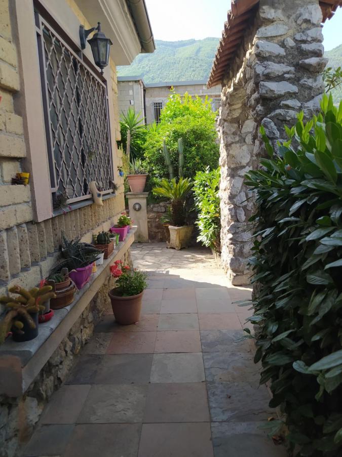 Dog House From Pompei-Amalfi Bed and Breakfast SantʼAntonio Abate Esterno foto